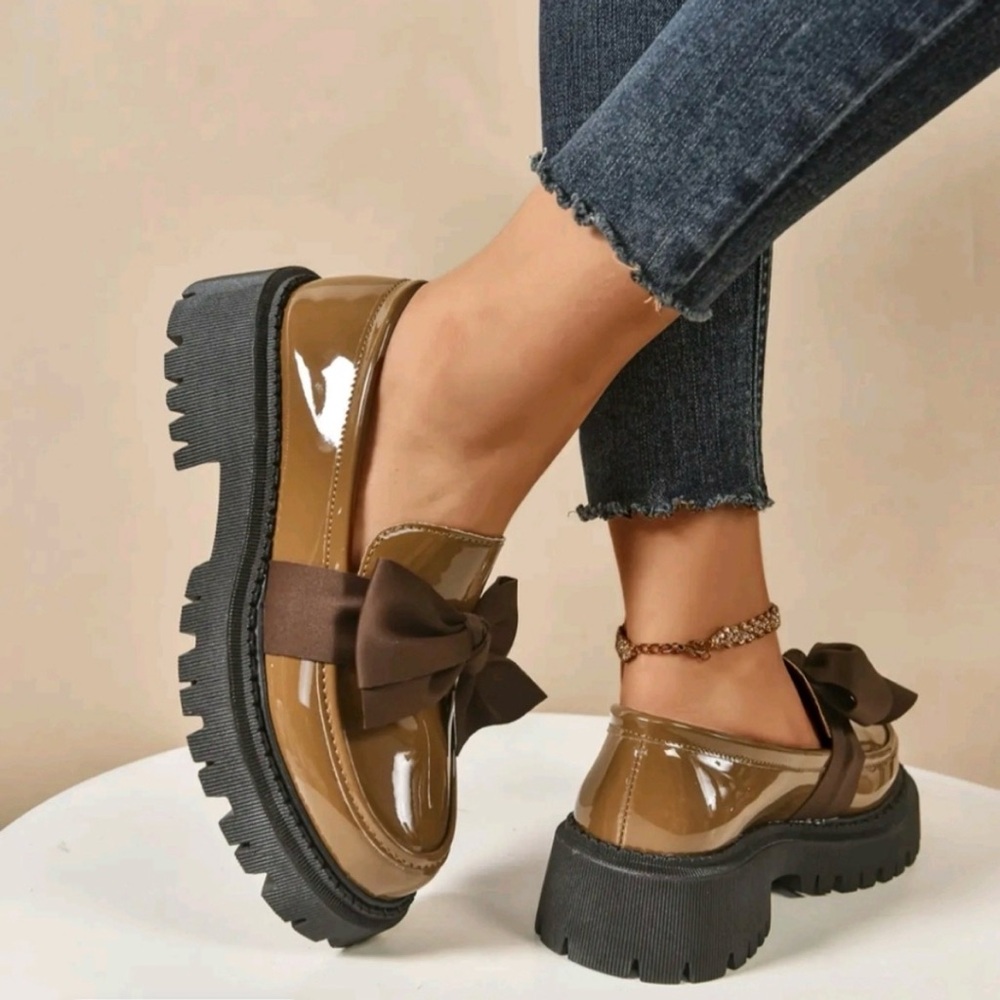 Elegant Brown Patent Platform Loafers with Bow Accent NWT - Picture 2 of 5